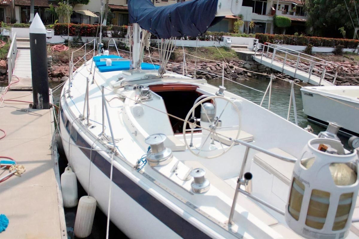 Velero en Puerto Vallarta 39 Pies