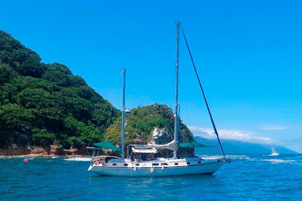 Velero en Puerto Vallarta - Alebrije 50
