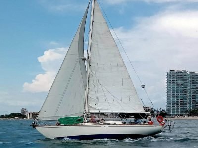 Veleros en Puerto Vallarta Columbia 38