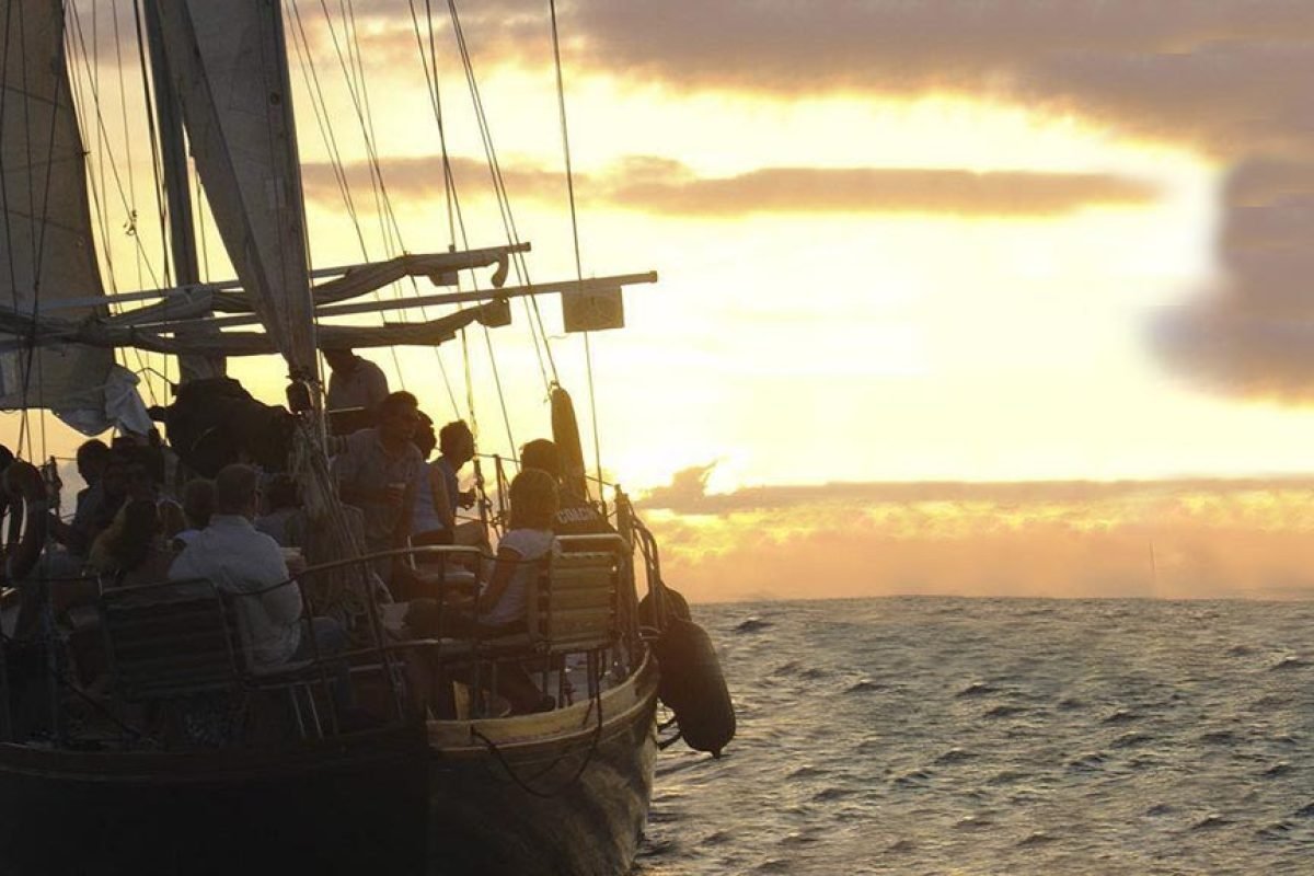 Velero al atardecer tour