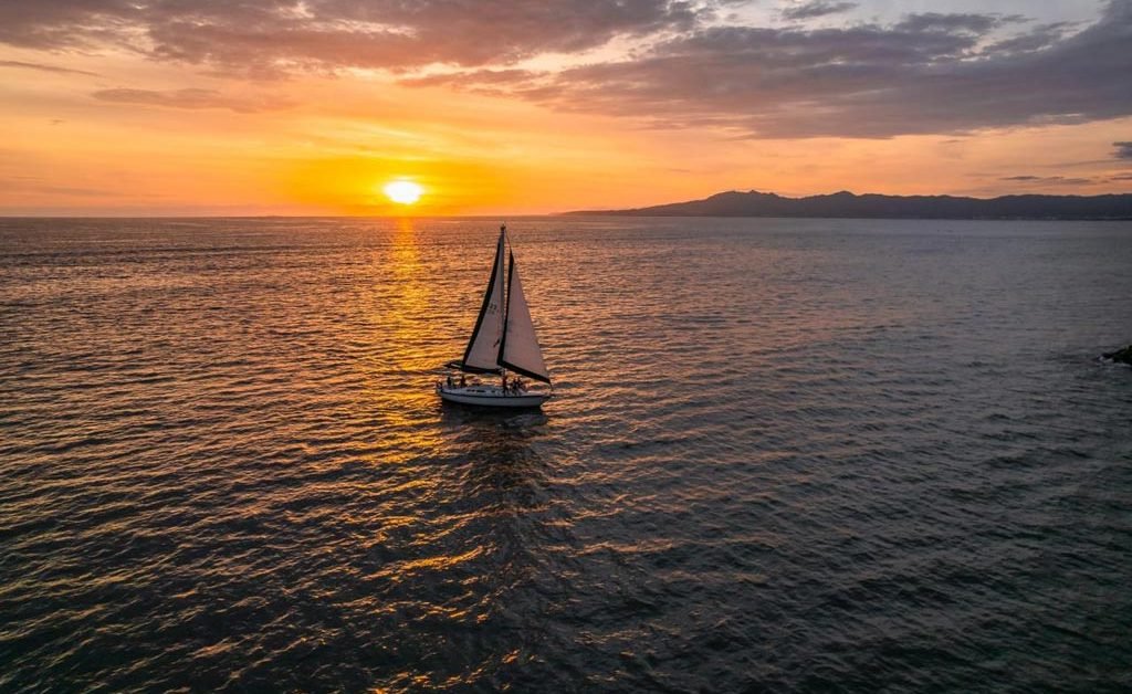Velero en Puerto Vallarta - Viva 36