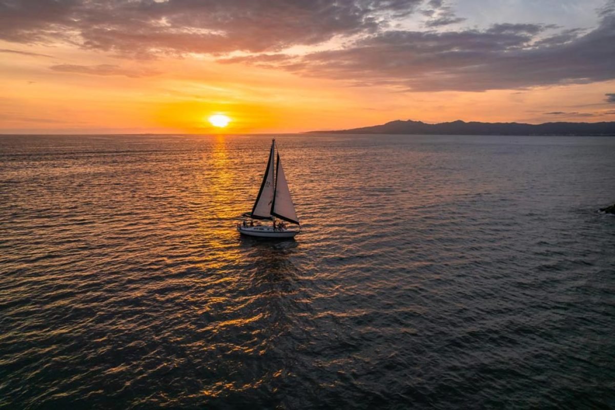Velero en Puerto Vallarta - Viva 36