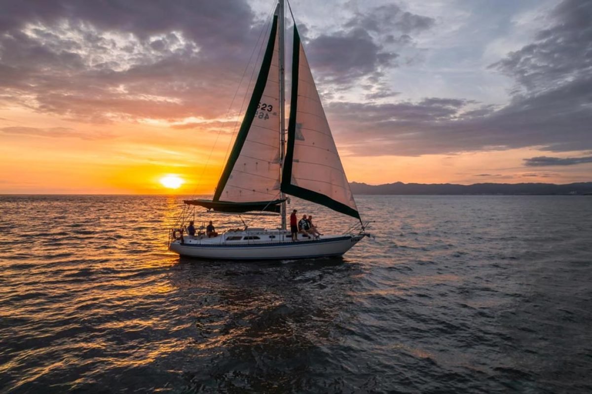 Sailboat rental puerto vallarta - Viva 36