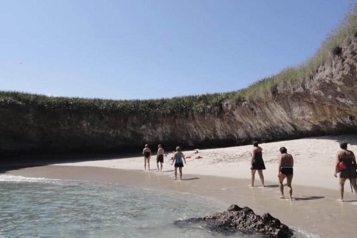 tour-islas-marietas-playa-escondida.jpg